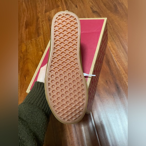 BRAND NEW - Vans Marshmallow Canvas Sneakers with Gum Sole - NWT - Picture 10 of 10